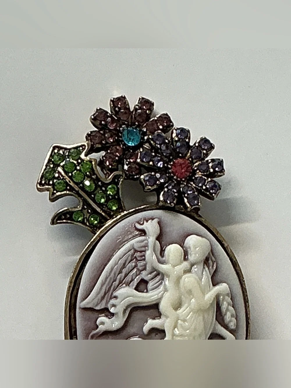 In box big Vintage -Inspired Pink Cameo Floral Brooch - Unbranded